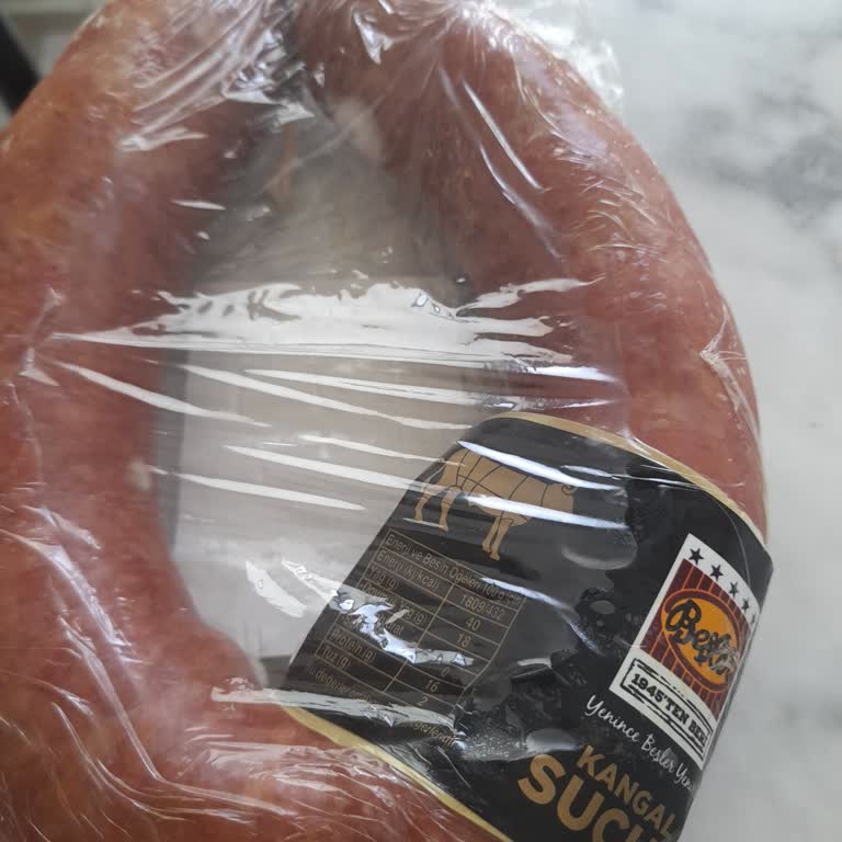 Aldığım Beşler Sucuk Son Kullanma Tarihi Geçmeden Küflendi, Mağduriyetim Giderilmiyor