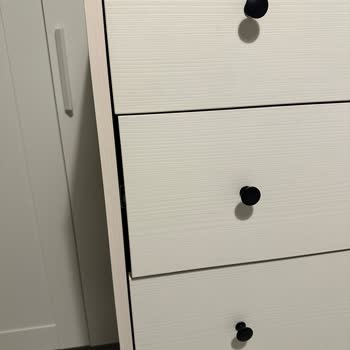 Aldığım Şifonyerin Bozuk Parçaları Ve Kapanmayan Kapaklarıyla Yaşadığım Mağduriyet