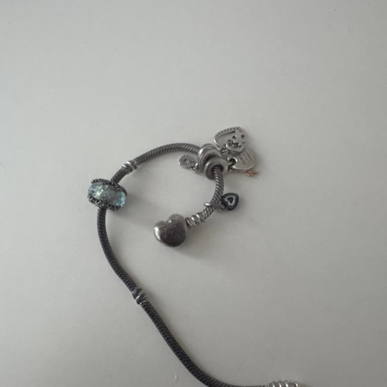 Pandora Bileklik Ve Charmlarda Kısa Sürede Kararma Ve Mağaza İlgisizliği