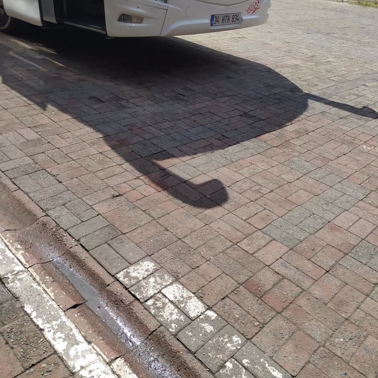 Otobüs Yolculuğunda Kaba Davranış Ve Dikkatsiz Hizmet Deneyimi