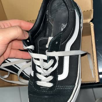 Kısa Sürede Deforme Olan Ayakkabı Ve İlgisiz Mağaza Deneyimi