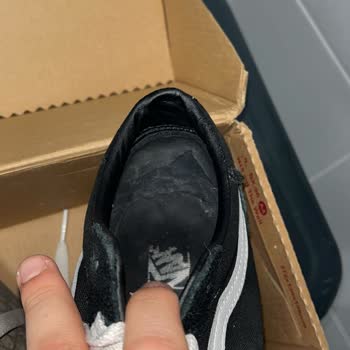 Kısa Sürede Deforme Olan Ayakkabı Ve İlgisiz Mağaza Deneyimi