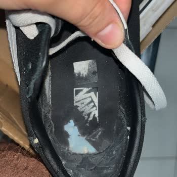 Kısa Sürede Deforme Olan Ayakkabı Ve İlgisiz Mağaza Deneyimi