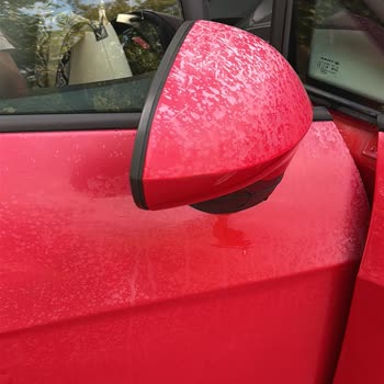 Kışlalı Oto Yıkama Göktürk İki Kapı Ve İki Aynada Büyük Beyaz Lekeler Oldu