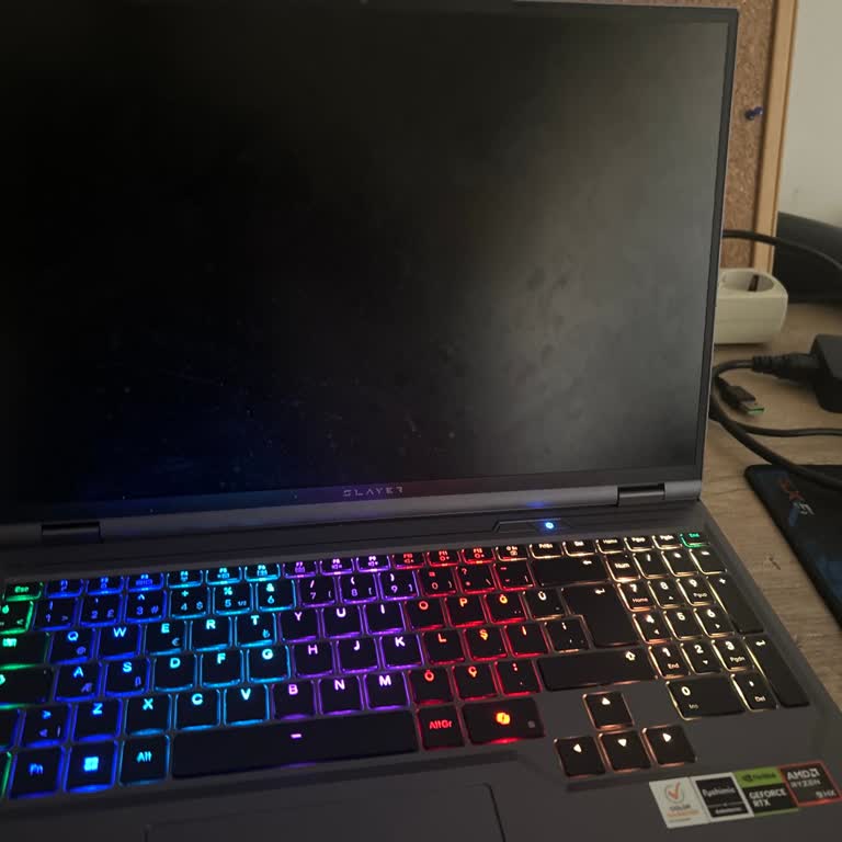 Satın Aldığım Laptop Açılmıyor, Müşteri Hizmetlerine Ulaşılamıyor Ve Ücret İadesi Talep Ediyorum