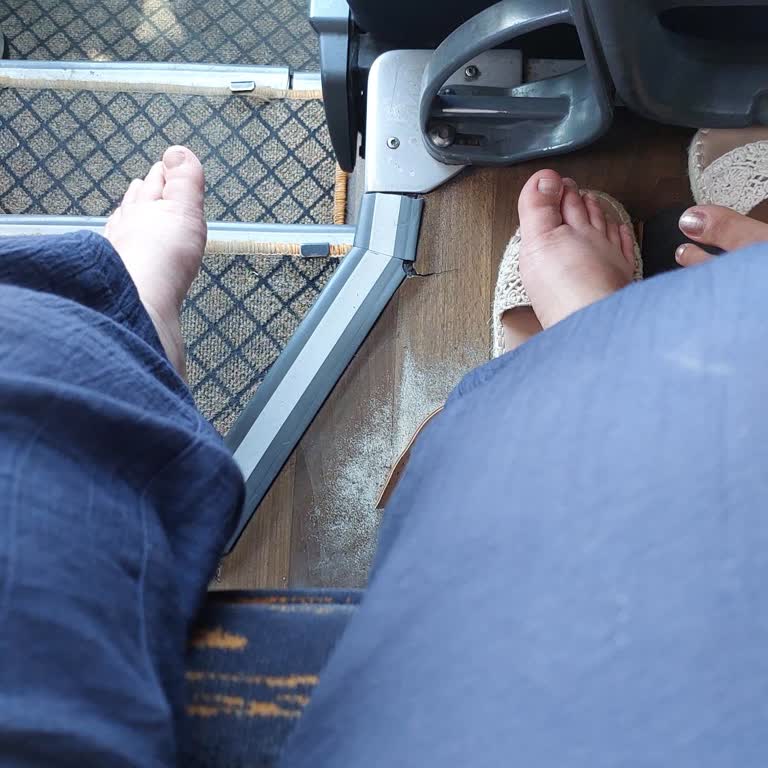 Kamil Koç Kırık Camlı, Konforsuz Otobüste İlgisiz Şoförle 17 Saatlik Eziyet