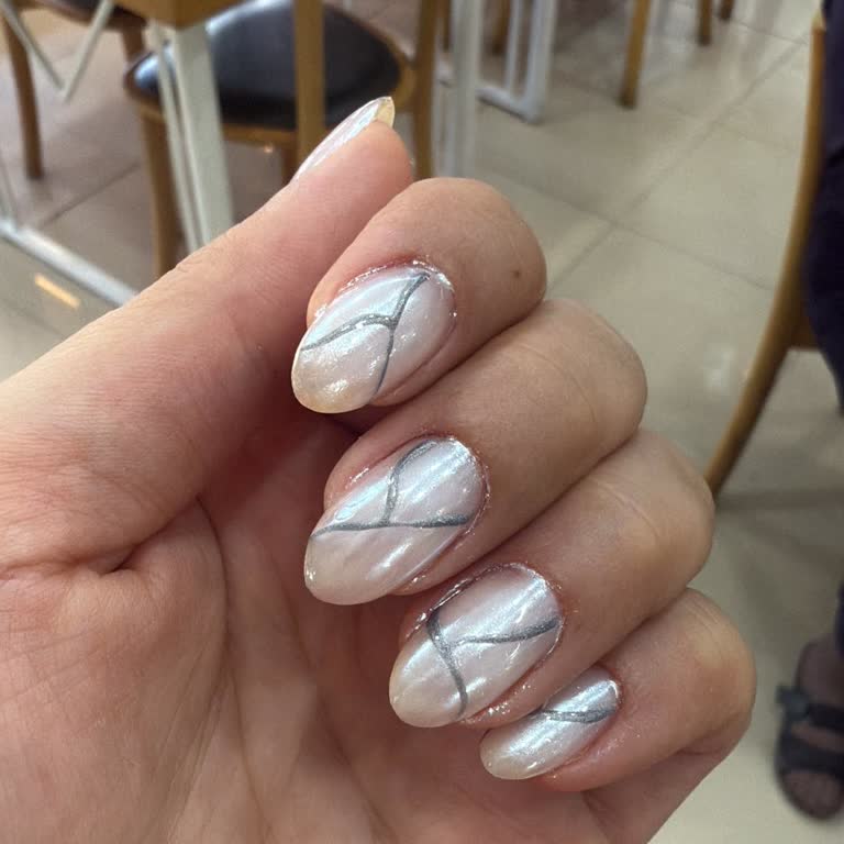 Manikür Kalitesizliği Ve Rahatsız Edici Salon Ortamı Nedeniyle Memnuniyetsizlik