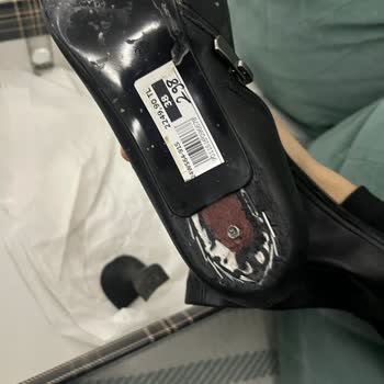 Guess Mağazasından Alınan Sandaletin Kısa Sürede Soyulması Ve Mağaza İlgisizliği