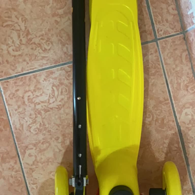 Kısa Sürede Kırılan Skooter Ve Şok Mağazasının İlgisizliği