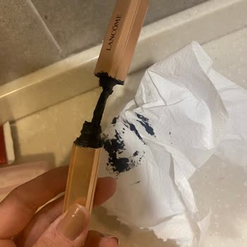 Aldığım Rimelin Fırçası Yerinden Çıkmadı, Ürünü Kullanamadım Ve Kıyafetim Zarar Gördü