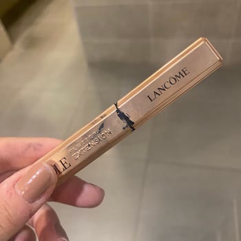 Aldığım Rimelin Fırçası Yerinden Çıkmadı, Ürünü Kullanamadım Ve Kıyafetim Zarar Gördü