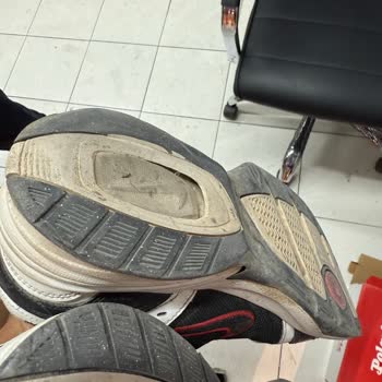 Nike Ayakkabının Tabanı Kalktı, Mağaza Kusur Kabul Etmedi