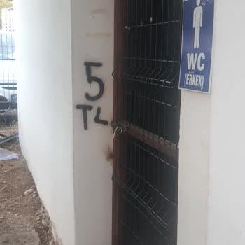 Menteşe Belediyesi Kışla Parkı'nda tuvaletler Kapalı