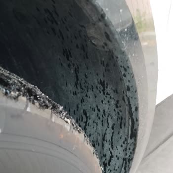 Uyarısız Asfalt Çalışması Nedeniyle Araçta Hasar Oluştu