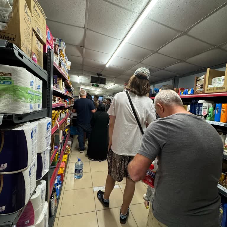 A101 Mağazasında Yoğun Sırada Tek Kasa Ve İlgisiz Kasiyer Sorunu