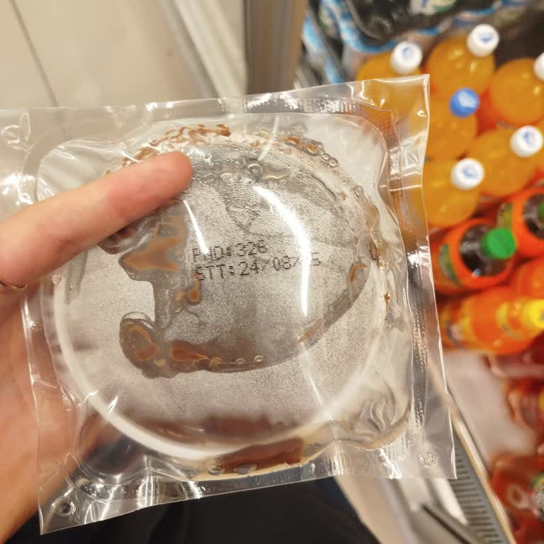 Şok Markette Sürekli Tarihi Geçmiş Ve Bozuk Tatlı Ürünler Satılıyor