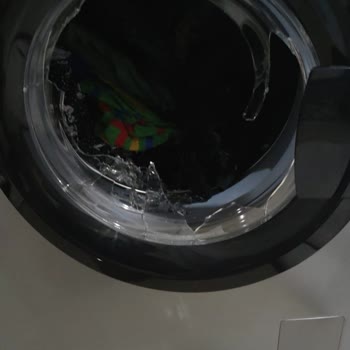 Garanti Kapsamındaki Keysmart Çamaşır Makinesi Camı Sıkma Esnasında Patladı