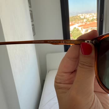 Kutuda Saklanan Gözlükte Beklenmedik Renk Açılması Ve Garanti Belirsizliği