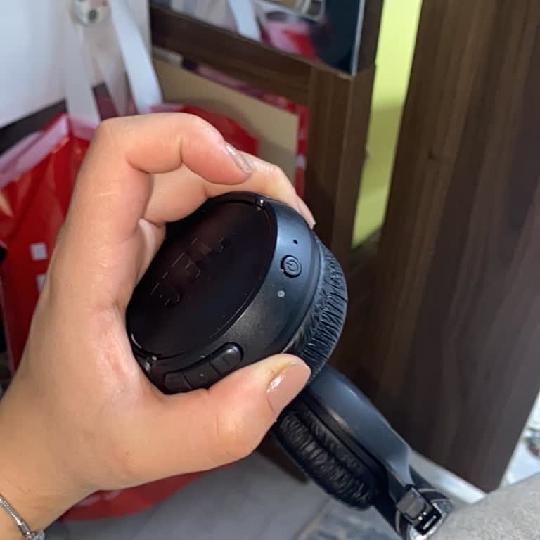 JBL 570-BT Kulaklığımda Tekrarlayan Açma-Kapama Tuşu Sorunu Ve Çözüm Talebi