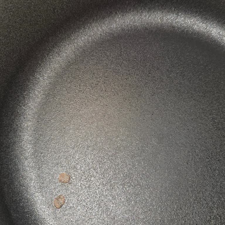 Lava Döküm Tencerede Kısa Sürede Paslanma Sorunu Ve Hayal Kırıklığı