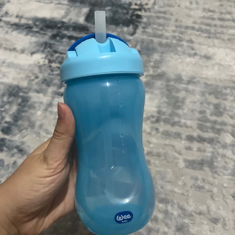 Sağlık Endişesi Yaratan Pipetli Bardakta Yoğun Plastik Kokusu Ve Siyah Noktalar