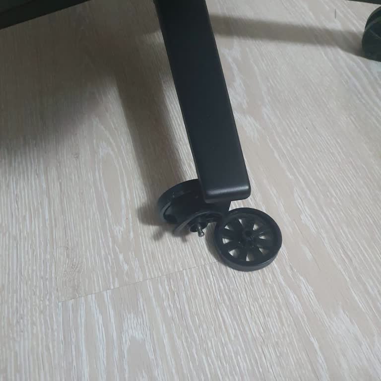 Rampage Woof Koltuğun Tekerleği İlk Günden Kırıldı Müşteri Hizmetleri Yardımcı Olmadı