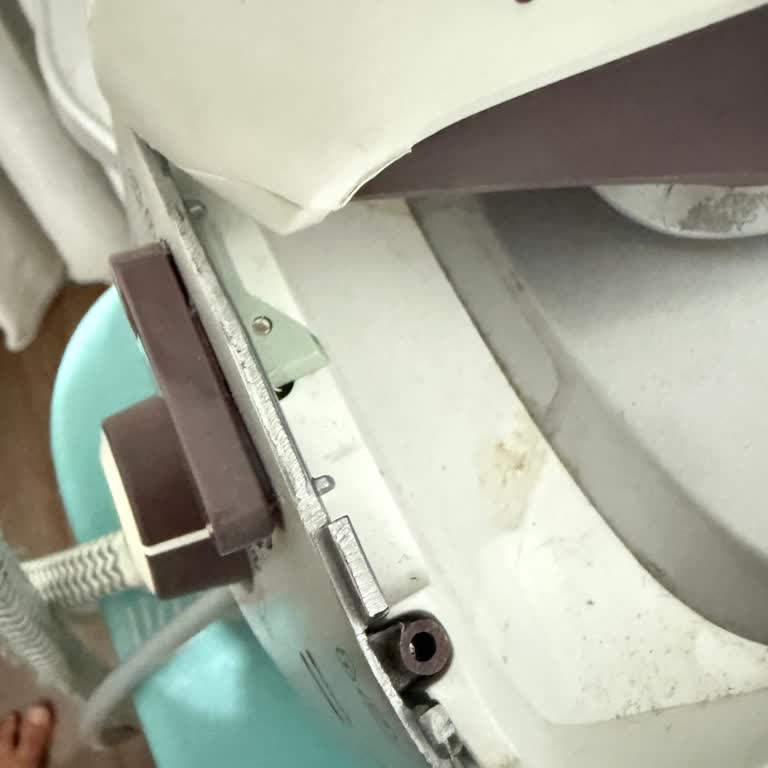 Servisten Kırık Dönen Ütüm İçin Tazminat Talep Ediyorum