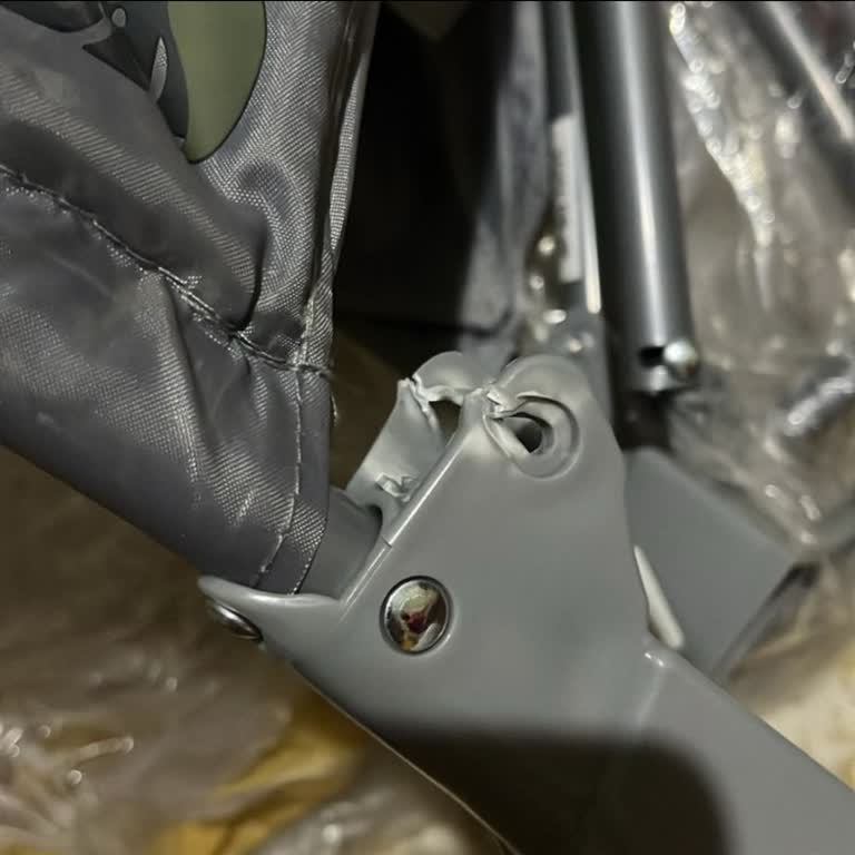 Kırık Gelen Bebek Beşiği Ve İlgisiz Müşteri Hizmetleri