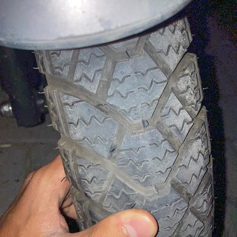 Kısa Sürede Çatlayan Lastikler Nedeniyle Yaşanan Güven Kaybı