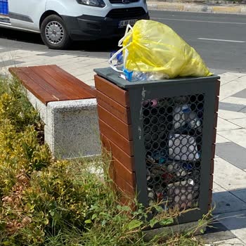 Yeni Yapılan Parkta Çöp Sorunu Ve Yetersiz Temizlik Denetimi