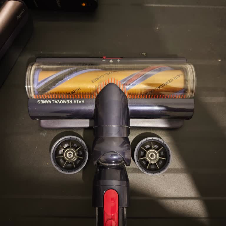 Dyson Süpürge Başlığının Kırık Tekerlekleri Ve Müşteri Hizmetlerine Ulaşamama Sorunu