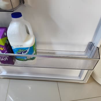 Arçelik Buzdolabı Plastik Raf Ve Buzluk Kısa Sürede Çatladı, Çözüm Sunulmuyor