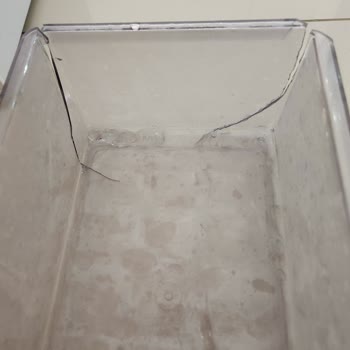 Arçelik Buzdolabı Plastik Raf Ve Buzluk Kısa Sürede Çatladı, Çözüm Sunulmuyor