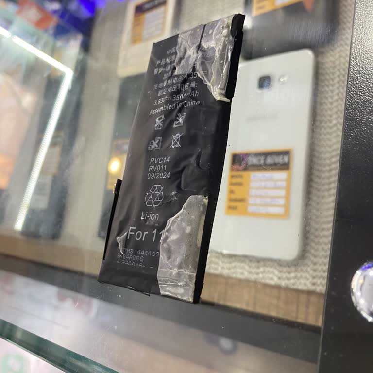 Rova Teknoloji'den Aldığım Batarya Telefonuma Zarar Verdi, Mağduriyetimin Giderilmesini İstiyorum