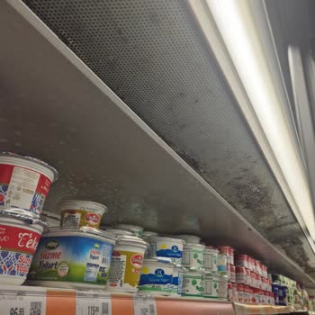 Migros Kuşadası Kipa Şubesinde Hijyenik Olmayan Küflü Soğuk Dolaplar Ve Sağlık Riski