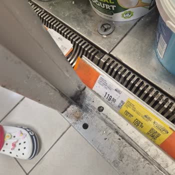 Migros Kuşadası Kipa Şubesinde Hijyenik Olmayan Küflü Soğuk Dolaplar Ve Sağlık Riski