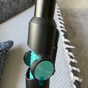 Yeni Alınan Fakir Süpürgenin Katlama Yerinden Kırılması