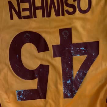 GS Store’dan Alınan Formanın Yazıları Kısa Sürede Silindi