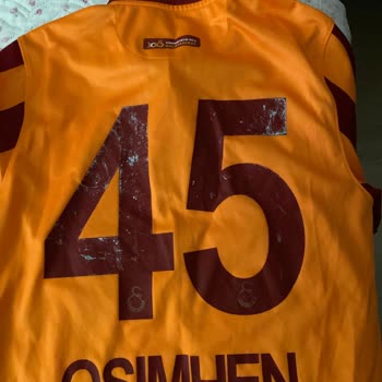 GS Store’dan Alınan Formanın Yazıları Kısa Sürede Silindi