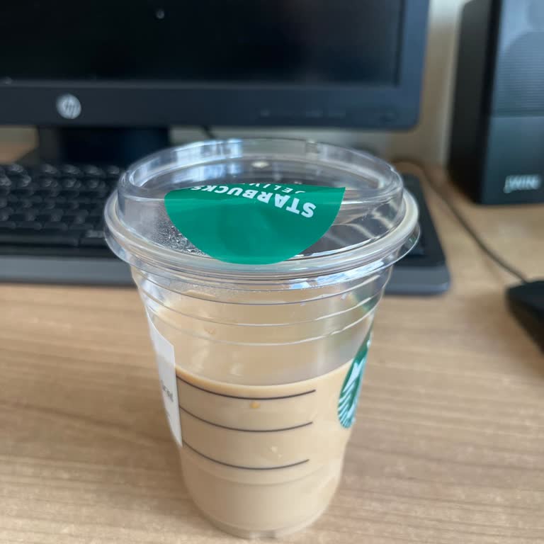 Buzsuz Latte Siparişimde Yarım Bardak Uygulaması Ve Personel Yaklaşımı Hakkında Şikayet