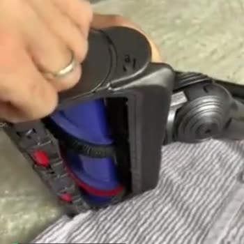 Dyson Halı Başlığının Fırçası Çıkmıyor!