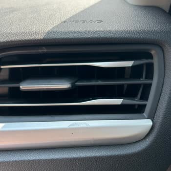 Araç Kokusu Konsolda Leke Ve Hasara Yol Açtı