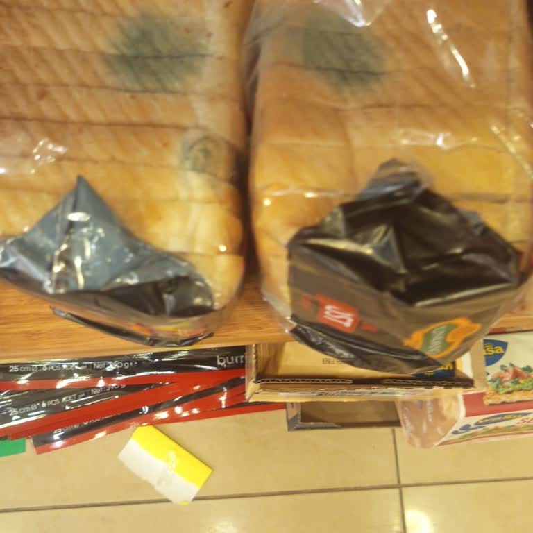 Happy Center Şubesinde Küflü Ve Tarihi Geçmiş Tost Ekmeğiyle Karşılaştım