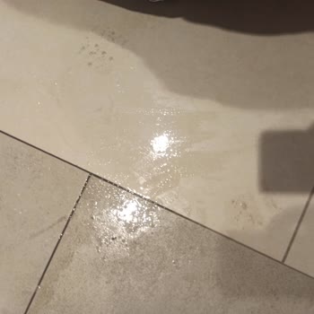 Maltepe Park AVM'de Islak Zeminde Yaşanan Kaza Sonrası İlgisiz Davranış Ve Yetersiz Müdahale