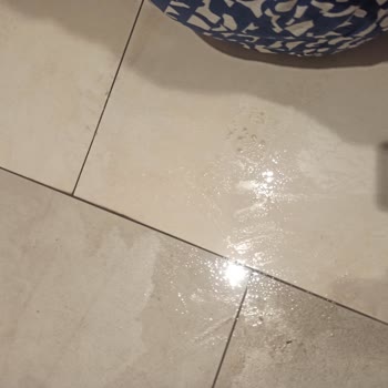 Maltepe Park AVM'de Islak Zeminde Yaşanan Kaza Sonrası İlgisiz Davranış Ve Yetersiz Müdahale