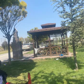 Birlik Parkı'nda Araç Girişi Ve Zabıta Denetimi Eksikliği