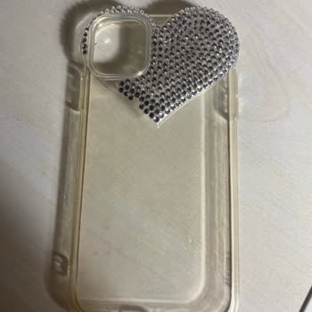 Bershka Kılıf 1 Ayda Sarardı Ve Taşları Döküldü, Verdiğim Paraya Yazık