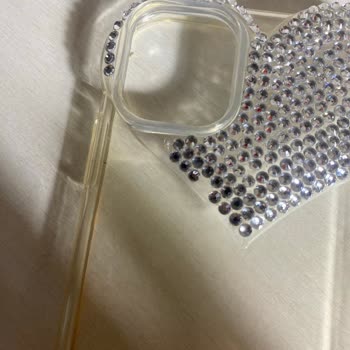 Bershka Kılıf 1 Ayda Sarardı Ve Taşları Döküldü, Verdiğim Paraya Yazık