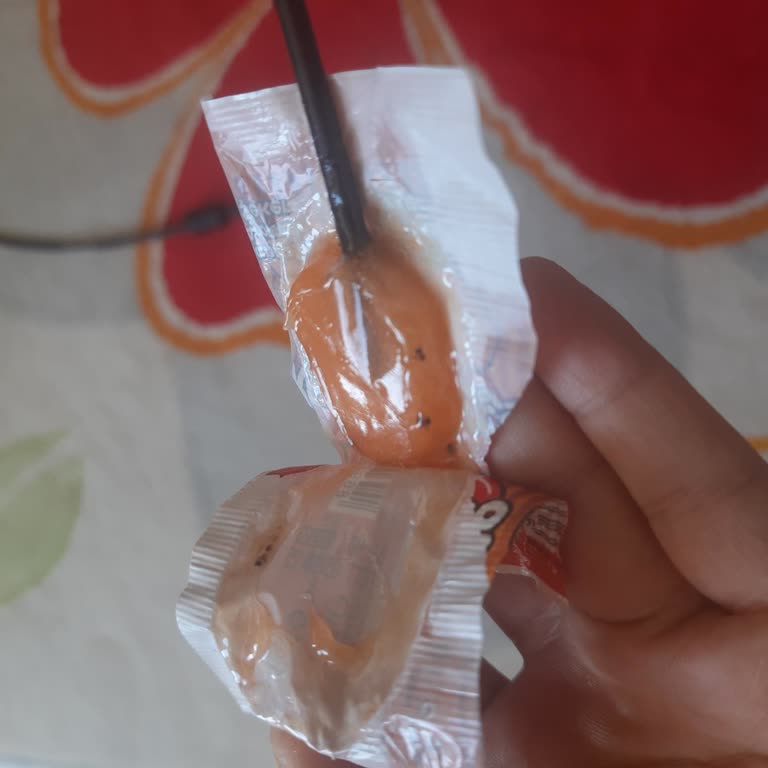 Aldığım Lollipop'un İçinden Karınca Çıktı, Sağlığımız Tehlikeye Girdi