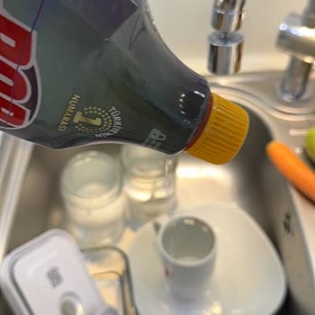 Sebze Ve Meyvelerle Kimyasal Ürün Aynı Poşette, Sızma Sonucu Sağlık Riski Yaşadım